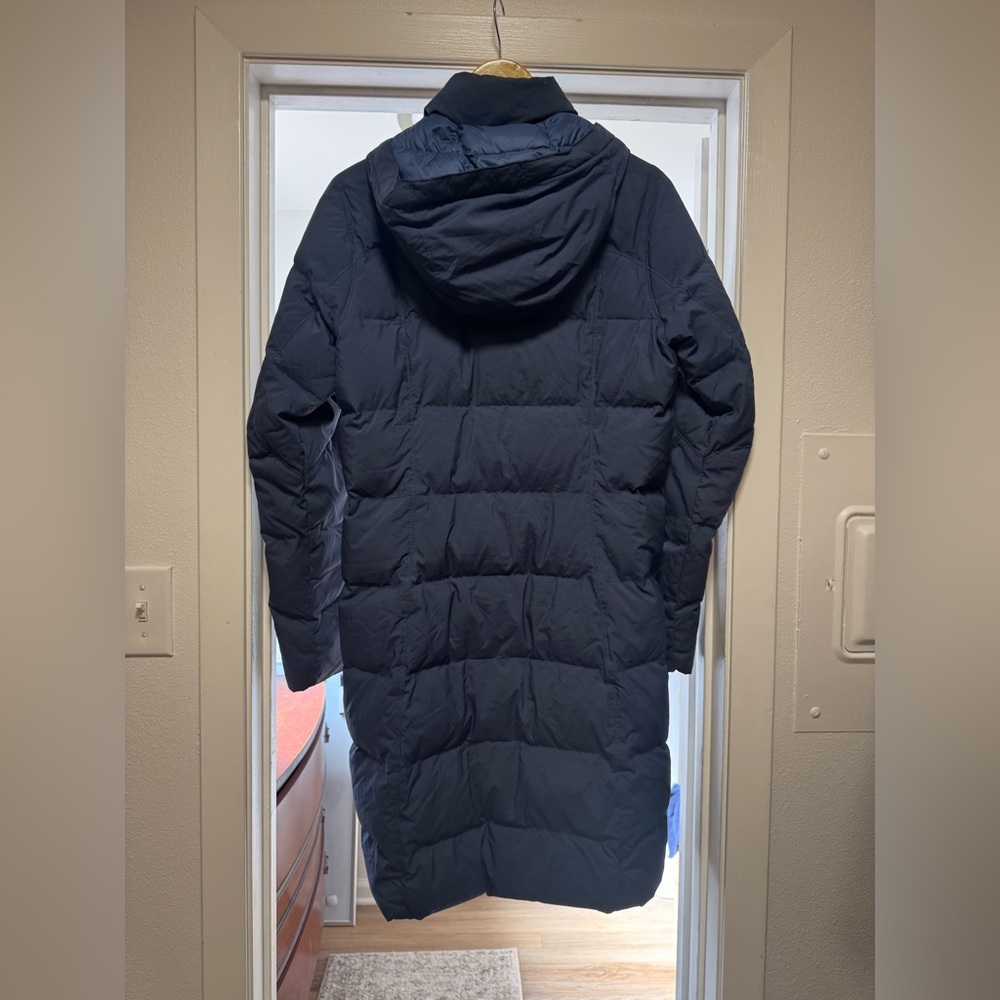 Great condition- warm coat - Picture 3 of 4